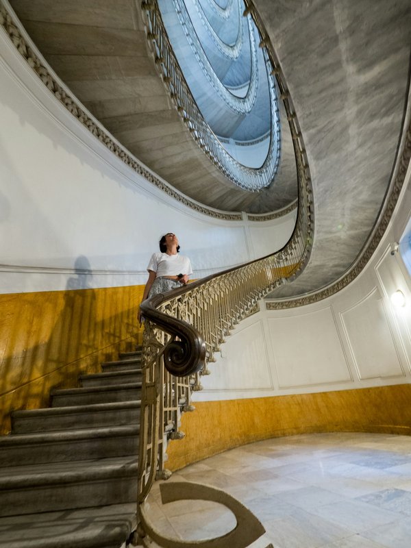 Comment choisir des pantalons palazzo pour les petites silhouettes sans les tasser?